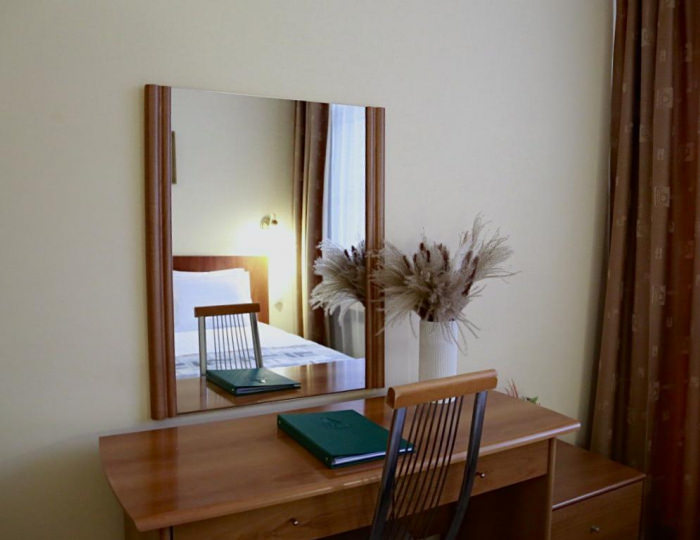 Полулюкс с 1 двуспальной кроватью Урал - Оздоровительный комплекс «Десна»